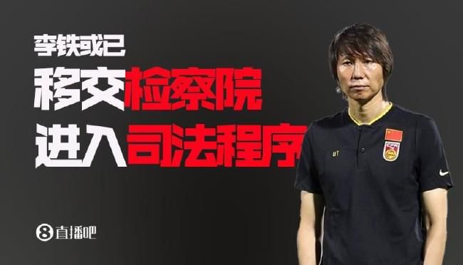 大片中，黄轩化身清爽绅士，身穿白衬衫，贴肤的紧身感勾勒出肌肉线条和腰线，置身山野之中，远离城市喧嚣，听初夏蝉鸣，文艺范十足！