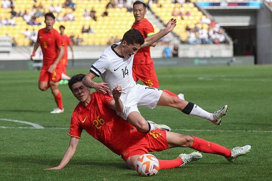 海报由中国电影家协会副主席、中国电影美术学会会长霍廷霄设计。