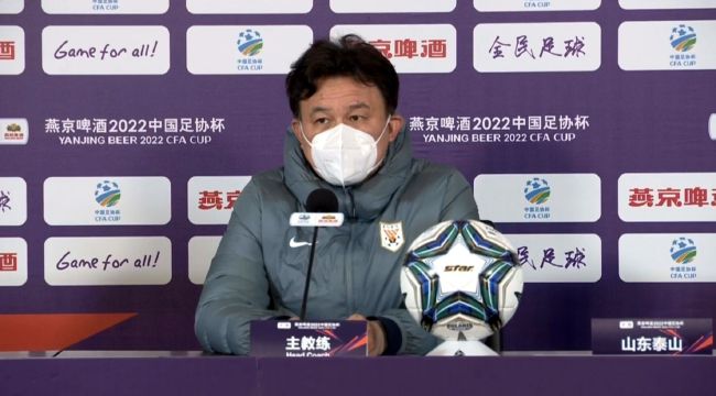 冯小刚、宋丹丹、张国立委员分别在小组会上发言。