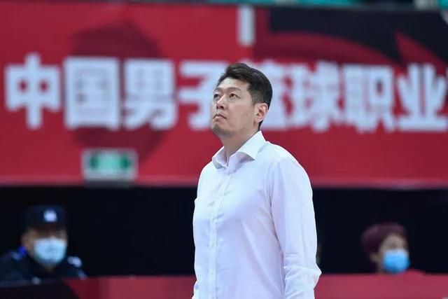 权游前传《龙之家族》再曝角色剧照 三大家族亮相 2022-07-14 7月14日，HBO年度巨制、《权力的游戏》衍生剧《龙之家族》再曝一组角色海报，“龙家”坦格利安、海塔尔以及瓦列利安三大家族集体亮相。