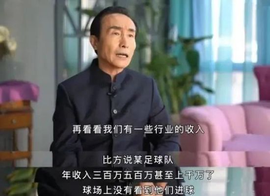 佐藤健和神木隆之介将移籍 新海诚《你的名字》曝海报 神木隆之介加盟配音 2016-03-25 据日本媒体报道，动画作家新海诚导演动画电影《你的名字》日前公开最新海报，另外影片还首次公开了神木隆之介与上白石萌音配音的主人公泷以及女主角三叶的形象。
