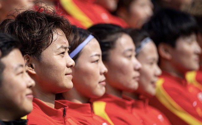 IP拥有不少女性观众，“大男主”片也会根据不同年代的女性意识和女性议题，调整“邦女郎”的身份设定与性别气质。