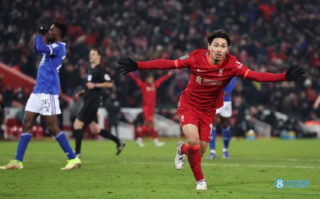 邱泽方回应恋情传闻：“努力追求中，请大家给祝福。