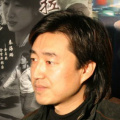 “美国队长”克里斯·埃文斯西装革履帅气迷人。