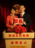 今日，贾达的丈夫 二战迷你剧《呼唤奇迹的光》首曝预告 马克鲁法洛等主演11月上线 2023-04-20 马克·鲁法洛：演绿巨人不是我的目标 主演 2020-01-22 抖森迎40岁生日 马克叔晒《洛基》幕后照为其庆生 2021-02-10 2月9日，“抖森”汤姆·希德勒斯顿迎来了他的40岁生日。