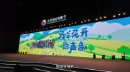 另一方面，《哪吒2》推出明星配音英语配音版，这不是一次简单的语言转换，而是一次打破壁垒、文化融合的深度实践，展现出中国电影国际传播的新维度。