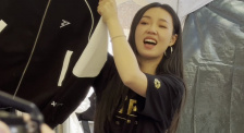 曾宇瑷以艺名“U”赴日发展，虽拥金城武侄女光环，但她拒靠关系，想用自己的双手拼出一片天，出道后除获邀参加多场知名时尚庆典，还加入演出电影 金城武《武侠》片场“收尸” 甄子丹悠闲跷腿 2010-11-04 2010年11月4日讯，云南腾冲，陈可辛执导的大片《武侠》开拍后关注度不断，继汤唯“山野村妇”造型后，记者苦心蹲守，再度拍到另外几位“大咖”的片中造型。