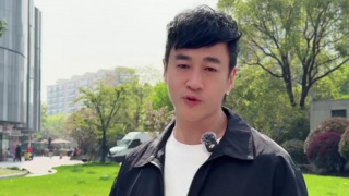 曝baby弟弟高颜值学霸 网友：嘴挺像 2018-06-21 网曝Angelababy弟弟是高颜值学霸，旧合照嘴成为网友确认亲姐弟关系的重点。