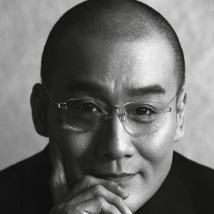 影片发布一组角色剧照，并同步曝光演员阵容，在杭州的湖光山色中，正上演这场关于“爱和美味”的温暖故事。